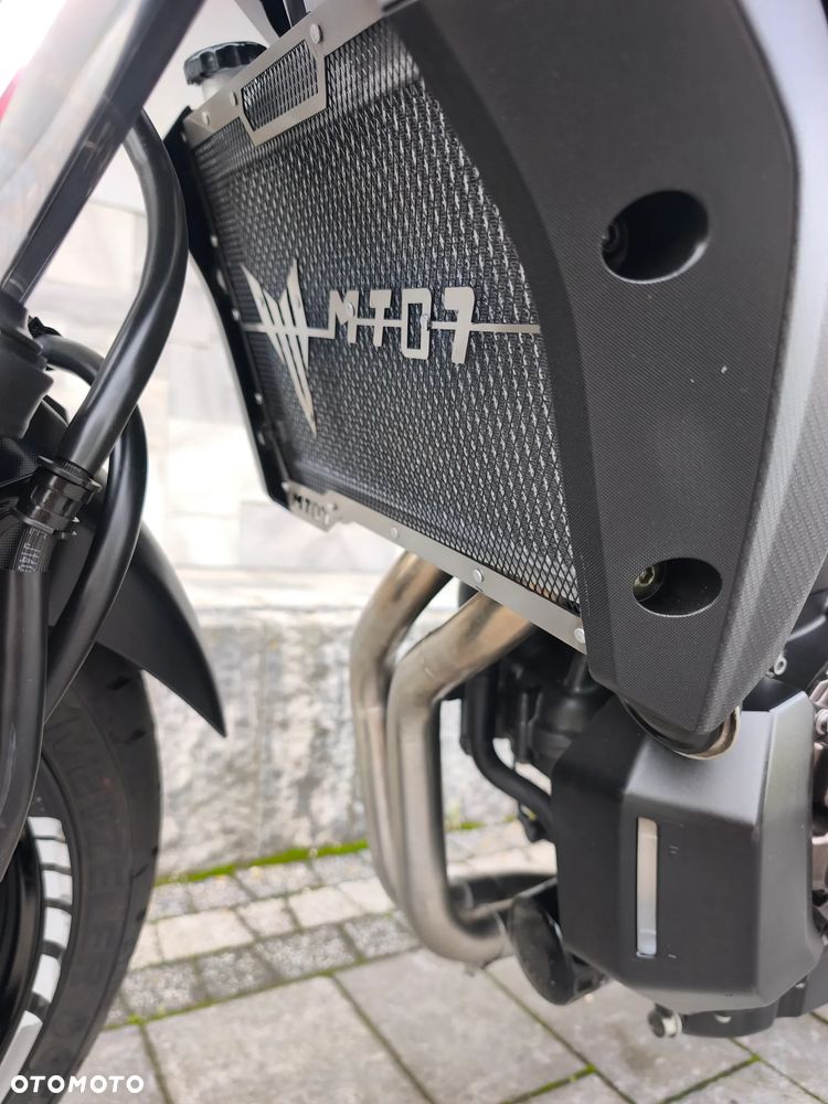 Yamaha MT - 27