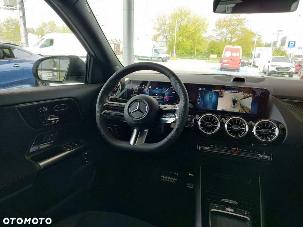 Mercedes-Benz GLA - 12