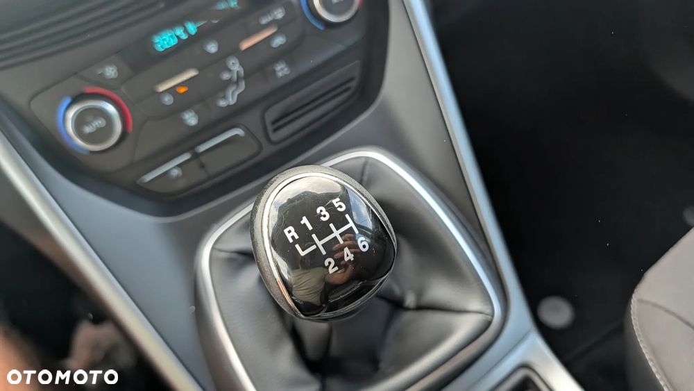 Ford Kuga 1.5 EcoBoost 2x4 Business Edition - 13