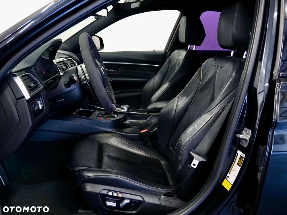 BMW Seria 3 330i M Sport Sport - 19
