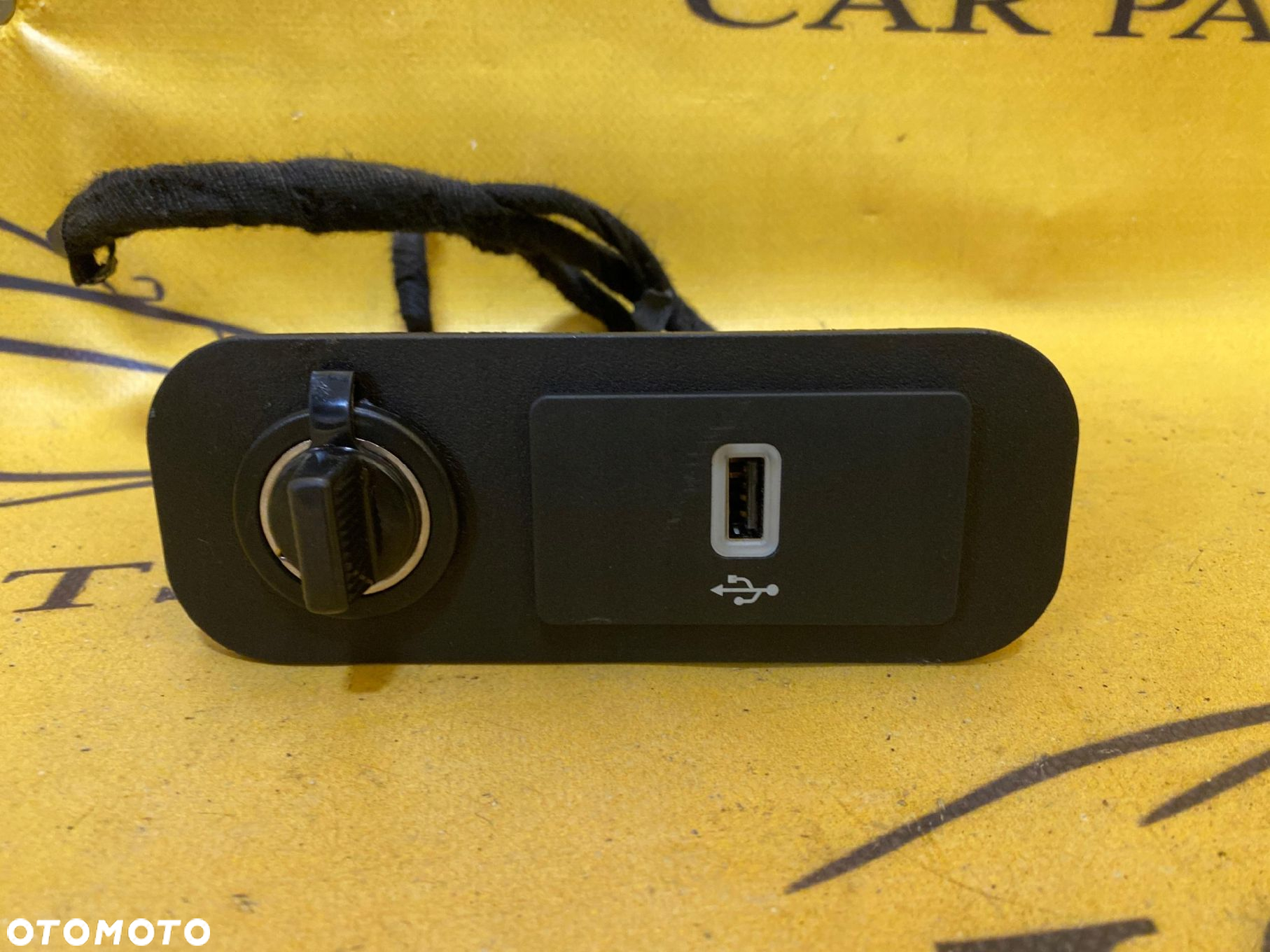 GNIAZDO PORT USB ZAPALNICZKA FORD MUSTANG MK6 VI - 2