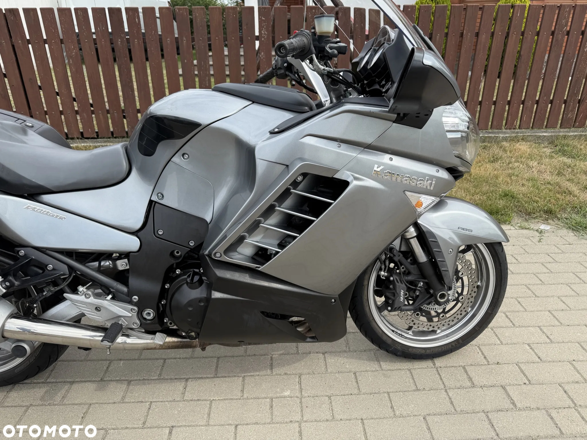 Kawasaki GTR - 9