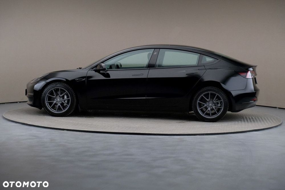 Tesla Model 3 - 4