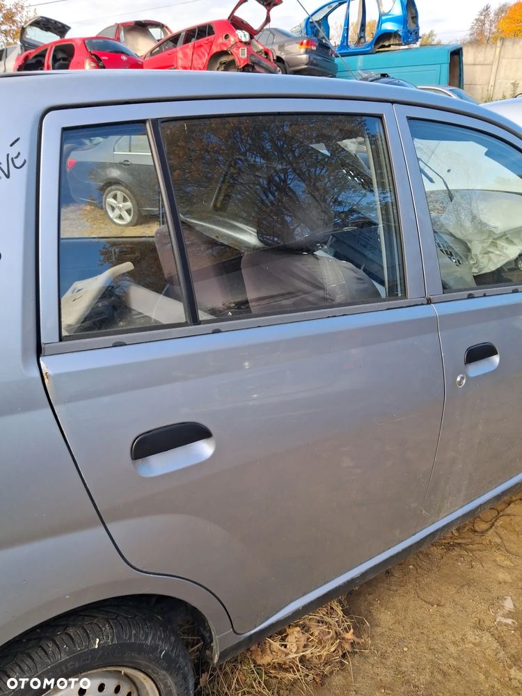 Daihatsu cuore 03 drzwi prawy tyl E28 - 2