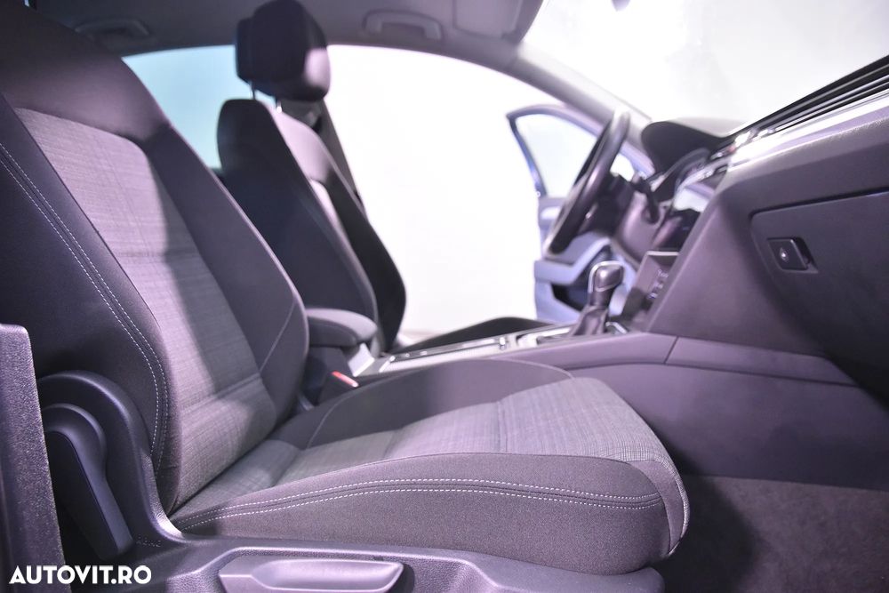 Volkswagen Passat - 12