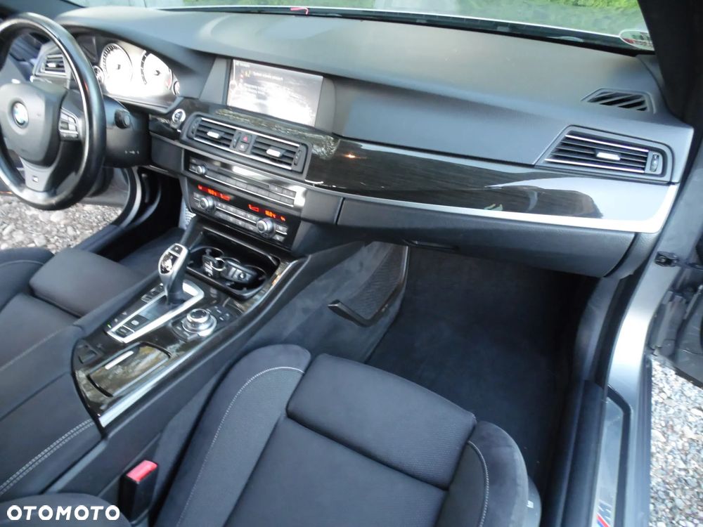 BMW Seria 5 525d xDrive Sport-Aut - 25
