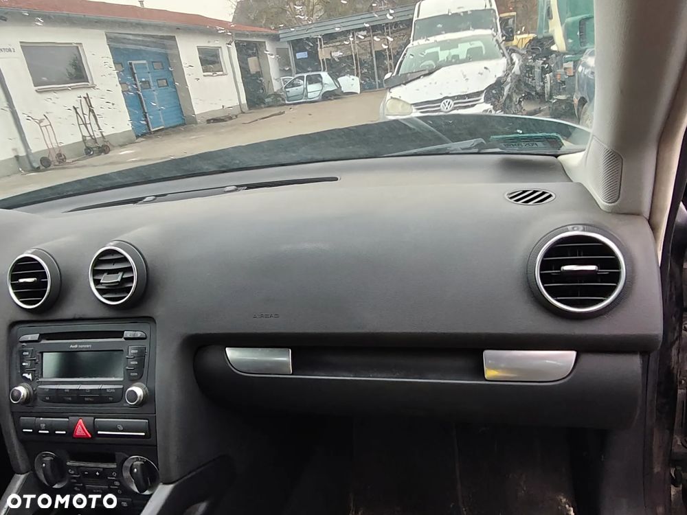 AUDI A3 8P 2008 r. 1,9d na części drzwi szyby fotel zamek podsufitka lampa zderzak klapa itp - 10