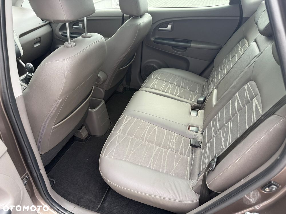 Kia Venga 1.6 CRDi 128 Fifa World Cup Edition - 21