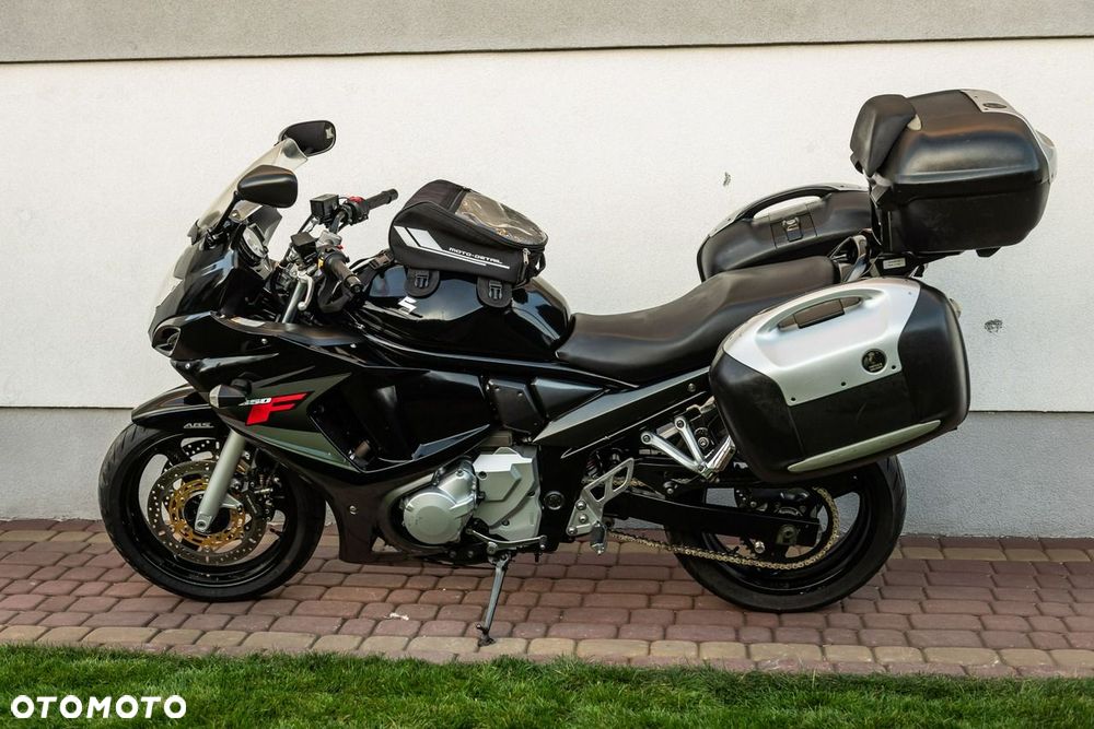 Suzuki GSX - 6