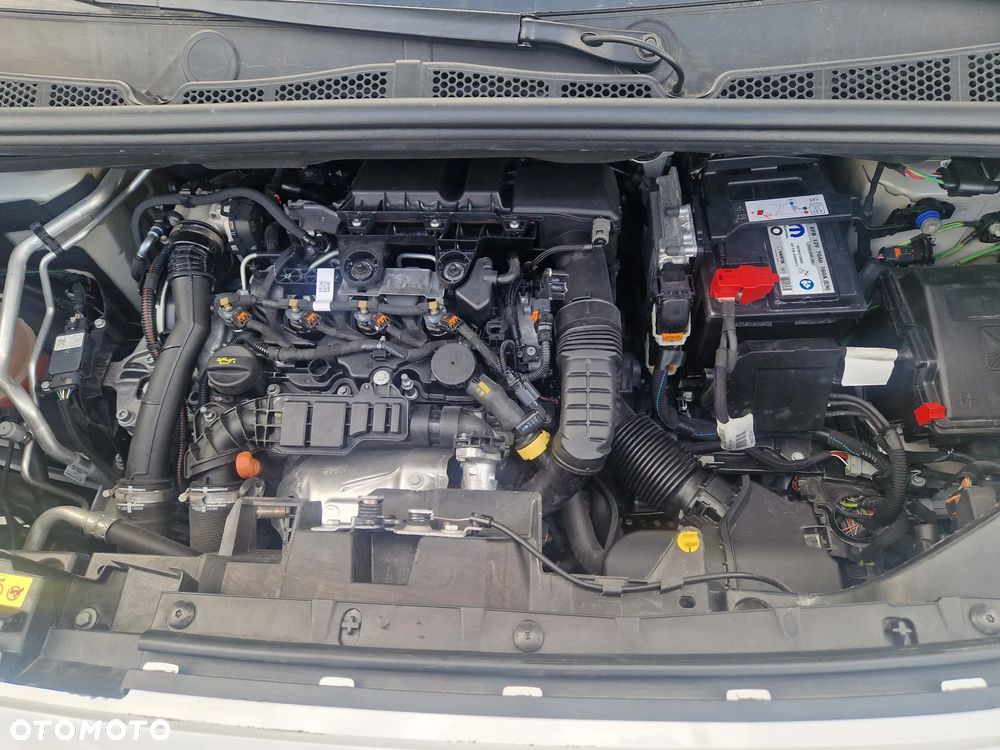 Peugeot 208 82 VTI Allure - 28