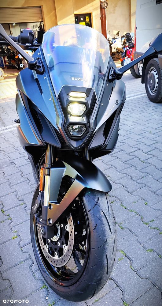 Suzuki GSX - 17