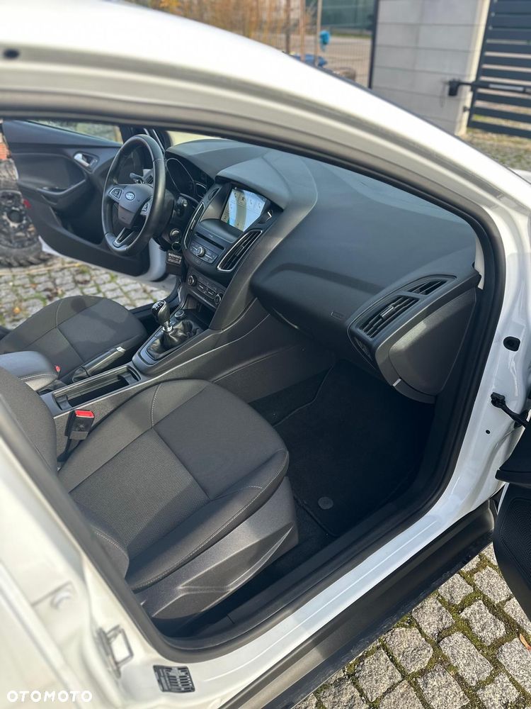 Ford Focus 1.0 EcoBoost Active - 17