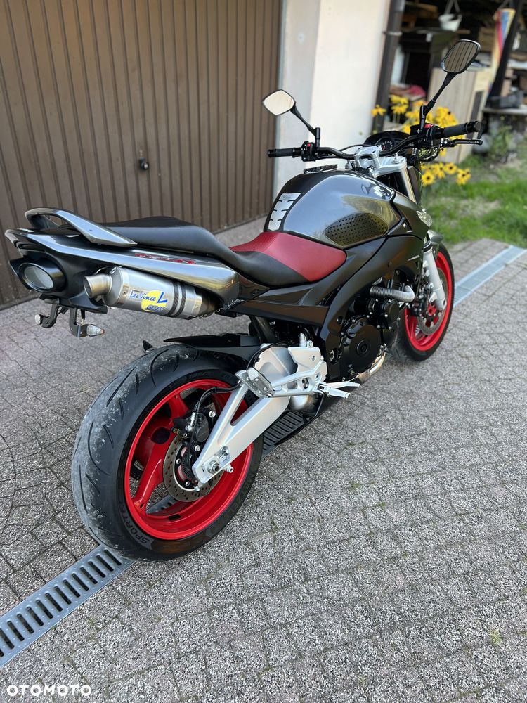 Suzuki GSR - 3