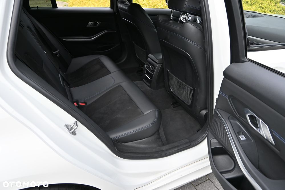 BMW Seria 3 320d xDrive Edition M Sport Shadow - 30