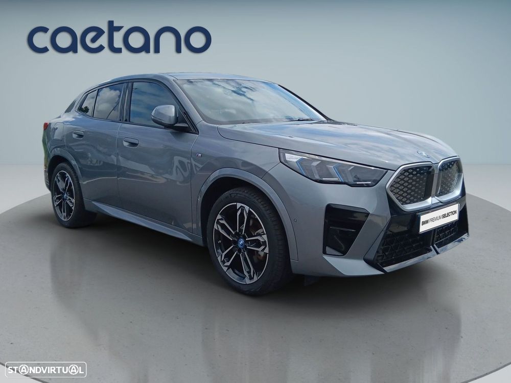 BMW iX2 eDrive20 Pack Desportivo M - 10