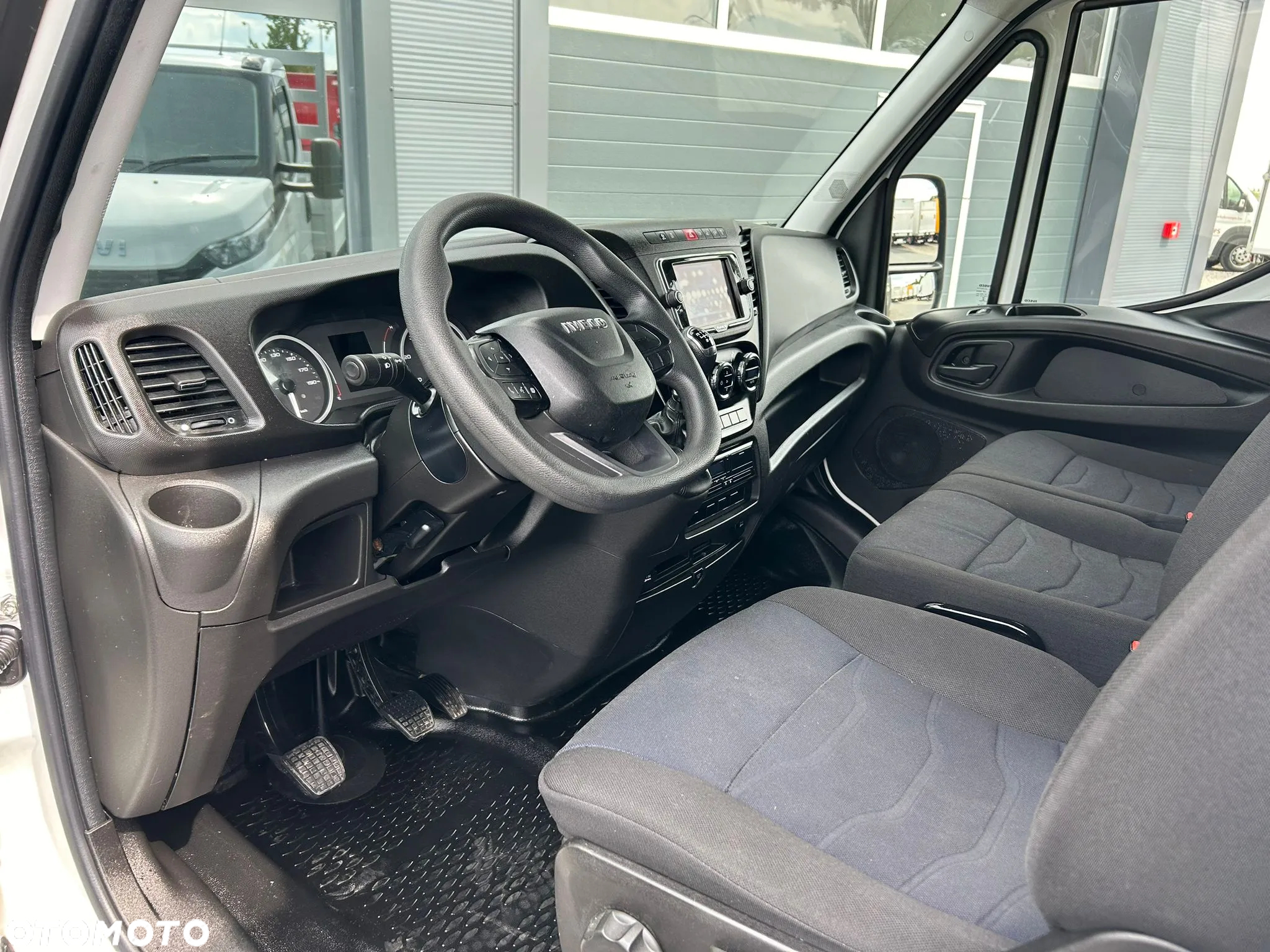 Iveco Daily 50C18 35C18 3.0 HPI Skrzynia 6,2m **KLIMA**NAVI**NA BLIŹNIAKACH**Wzmocniony**Niski przebieg** - 9