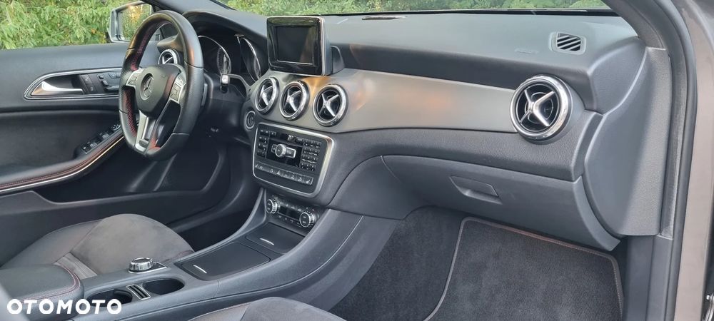 Mercedes-Benz GLA 250 4Matic 7G-DCT AMG Line - 22