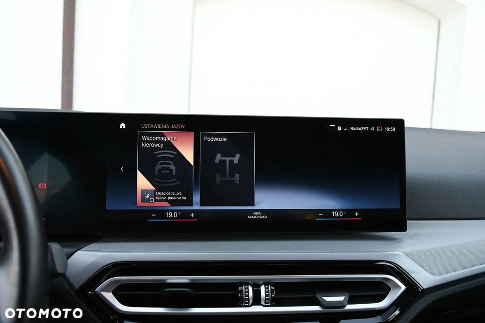 BMW Seria 3 318d mHEV - 32