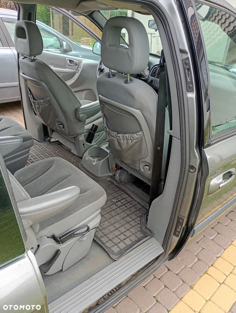 Chrysler Voyager 2.4 SE - 12