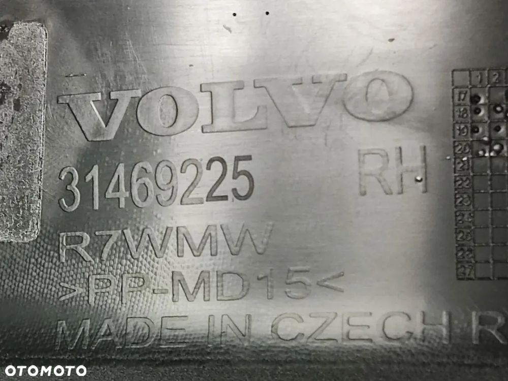 VOLVO XC40 17-21r Poszycie Nakładka Progu Przód Prawy - 4