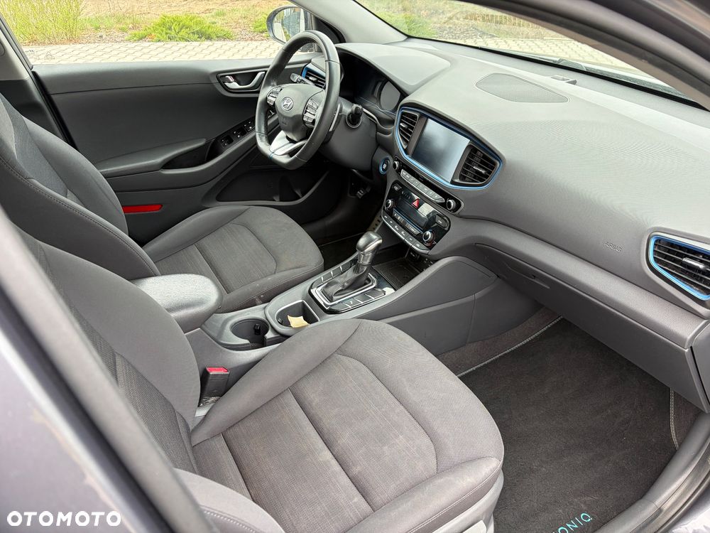 Hyundai IONIQ Hybrid Business - 17