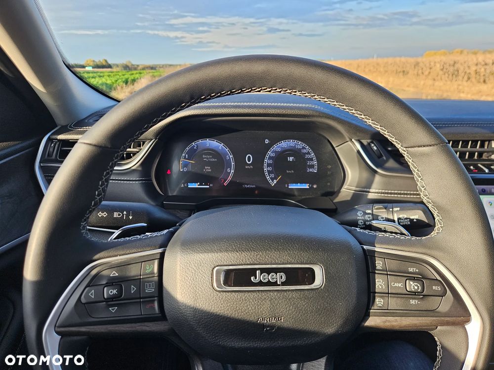 Jeep Grand Cherokee - 13