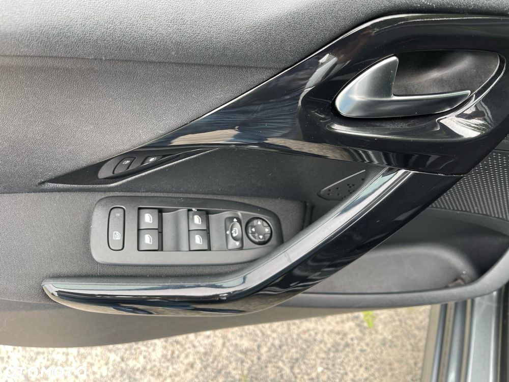 Peugeot 208 1.2 PureTech Allure S&S - 12