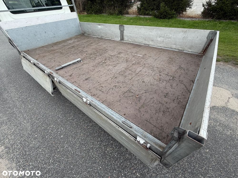 Iveco 50C15 * 3.0 / 150KM * Skrzyniowe * Koła bliźniacze * Rozstaw osi: 3.75m* - 18