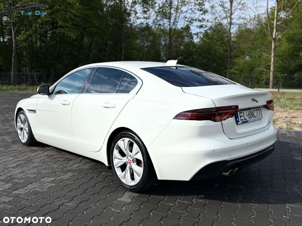 Jaguar XE 2.0 D180 R-Dynamic SE - 15