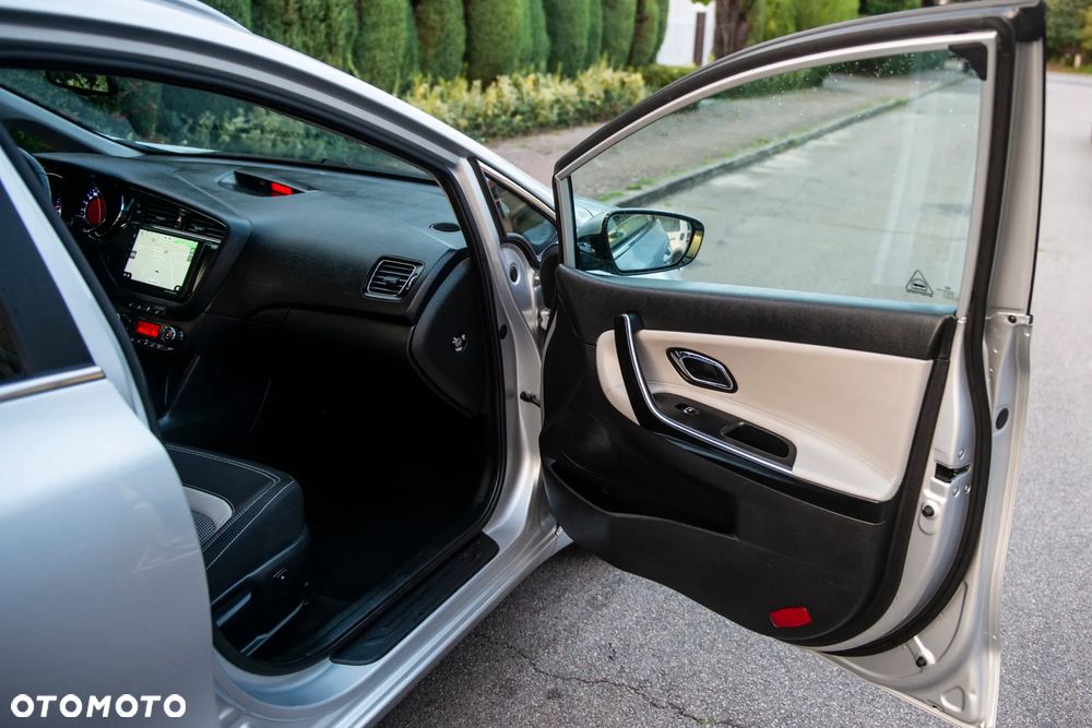 Kia Ceed 1.6 GDI DCT Vision - 36