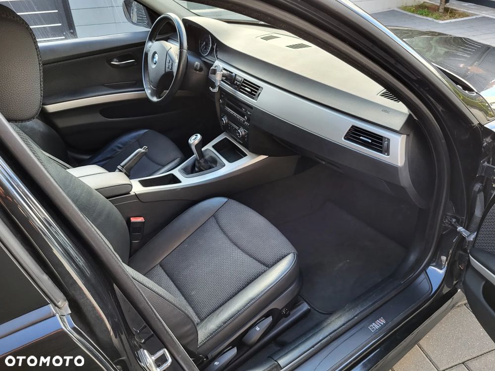 BMW Seria 3 320i - 27