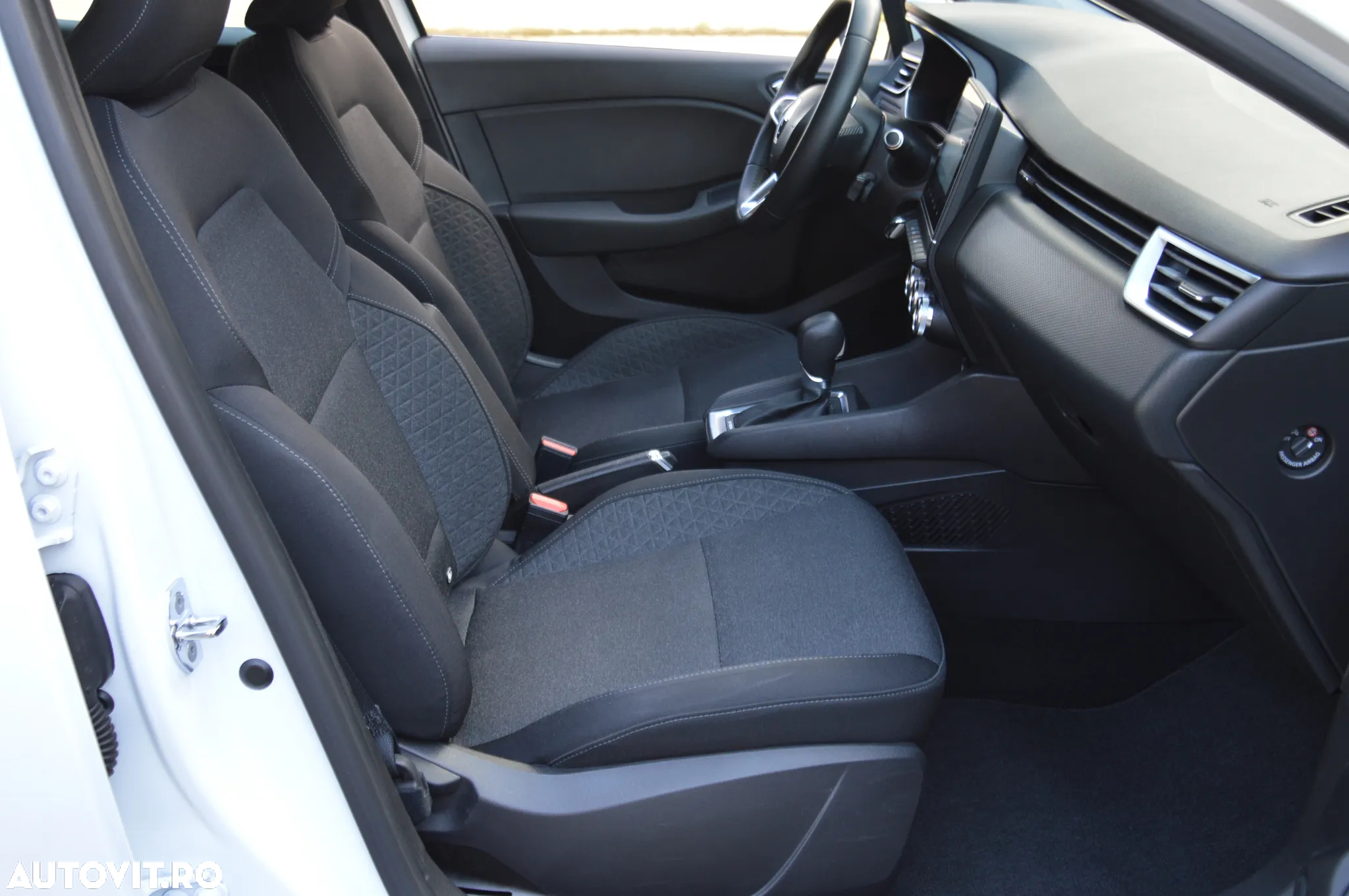 Renault Clio E-TECH Hybrid 140 BUSINESS EDITION - 9