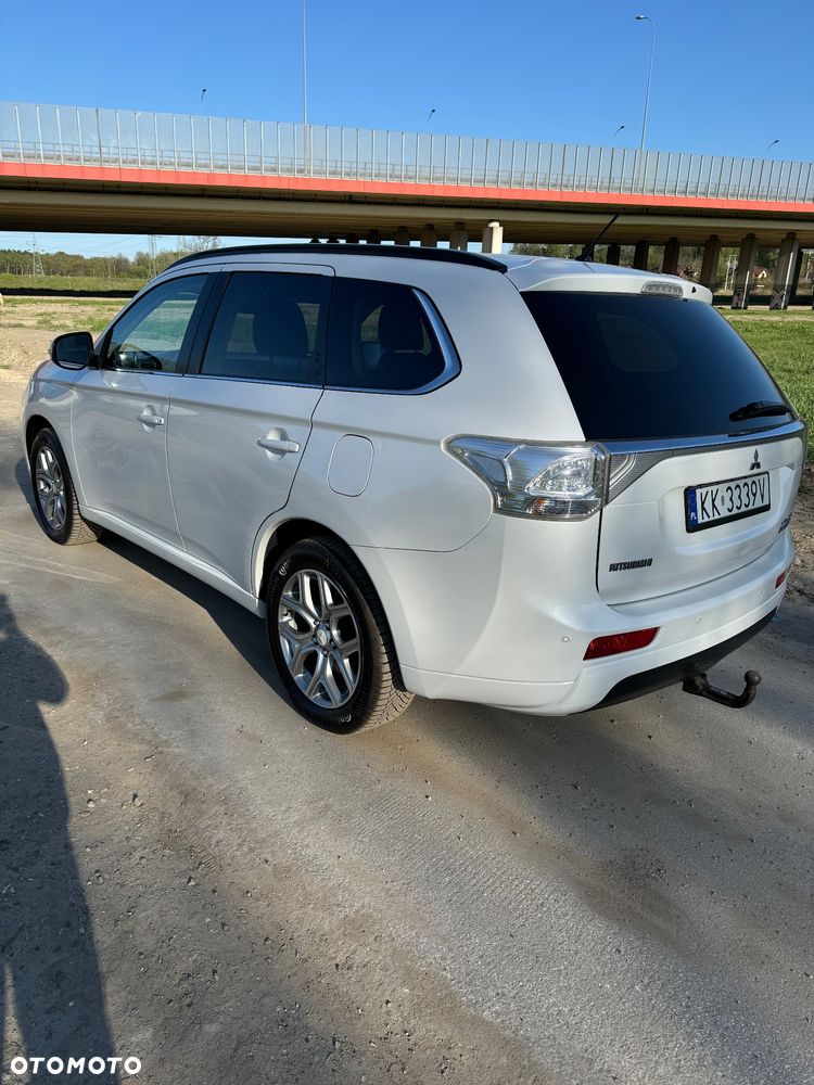 Mitsubishi Outlander - 4