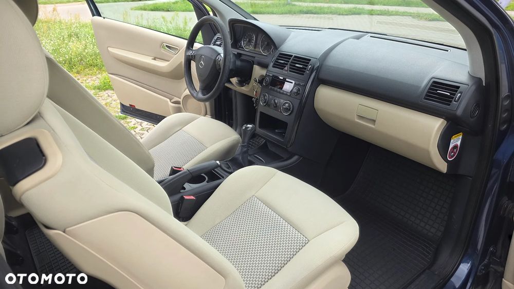 Mercedes-Benz Klasa A 150 Classic Edition 10 - 11