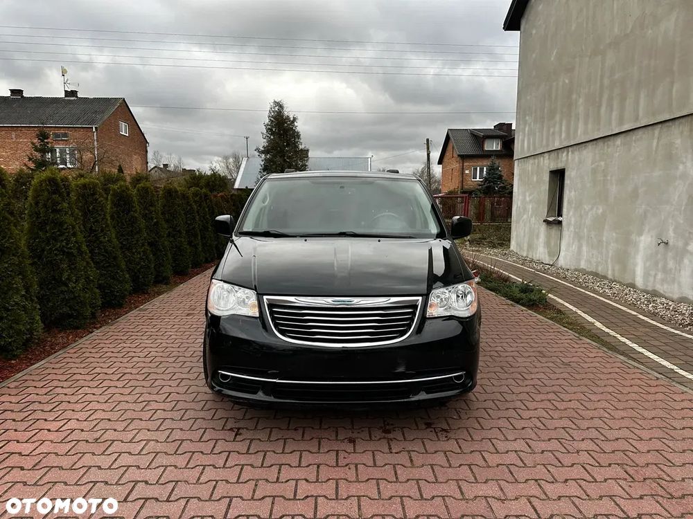 Chrysler Town & Country - 1
