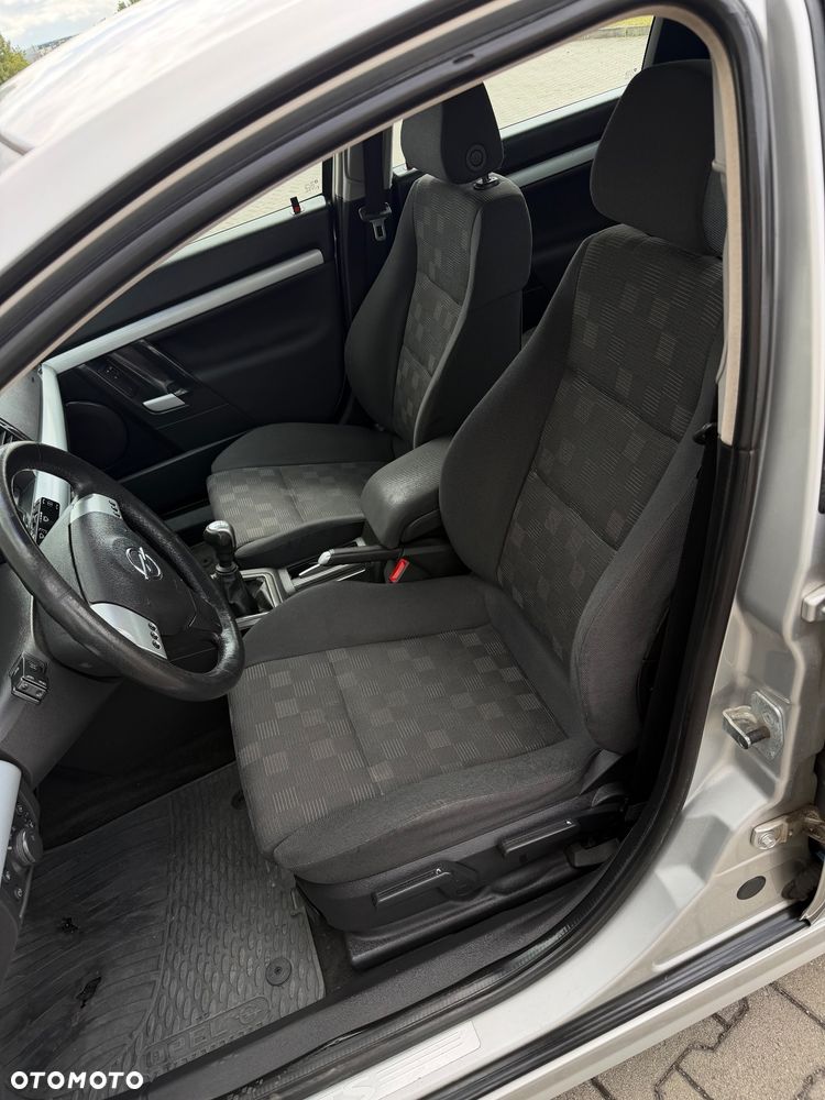 Opel Vectra 2.2 CDX - 29