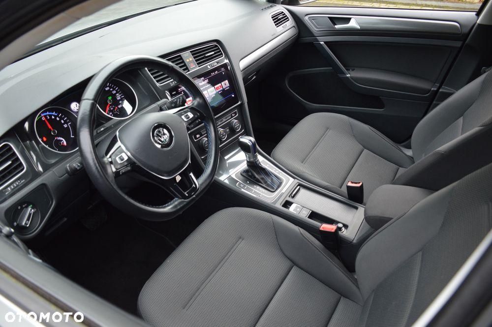 Volkswagen Golf - 18