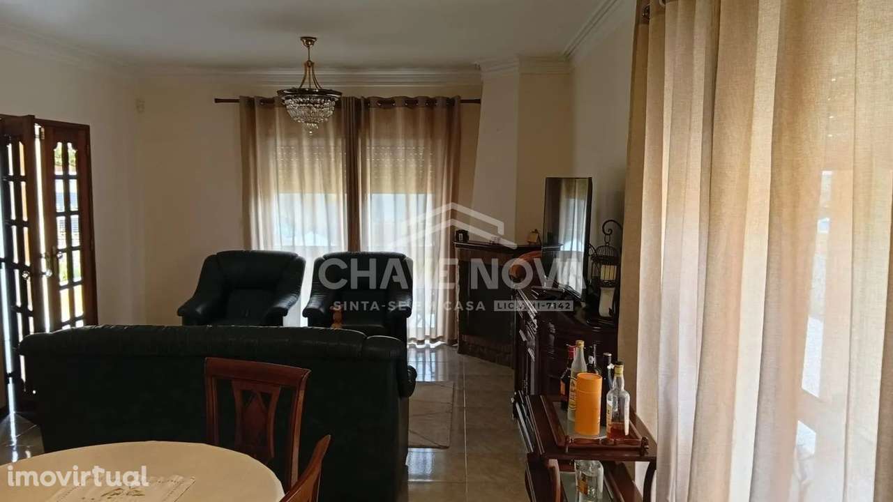 Moradia Geminada V4 a 300 metros da praia na Madalena - Grande imagem: 5/12