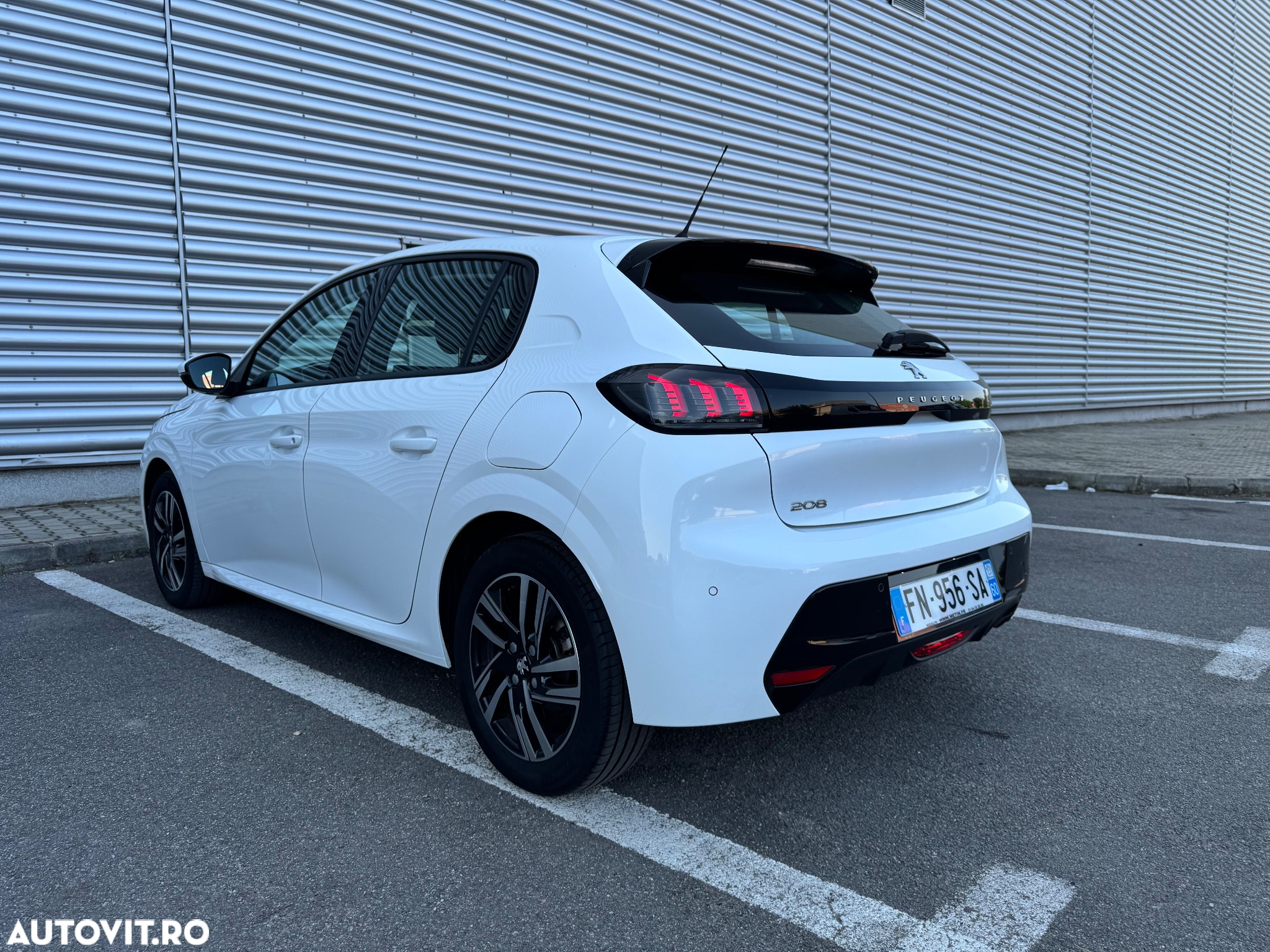 Peugeot 208 1.2 L PureTech STT Allure - 2