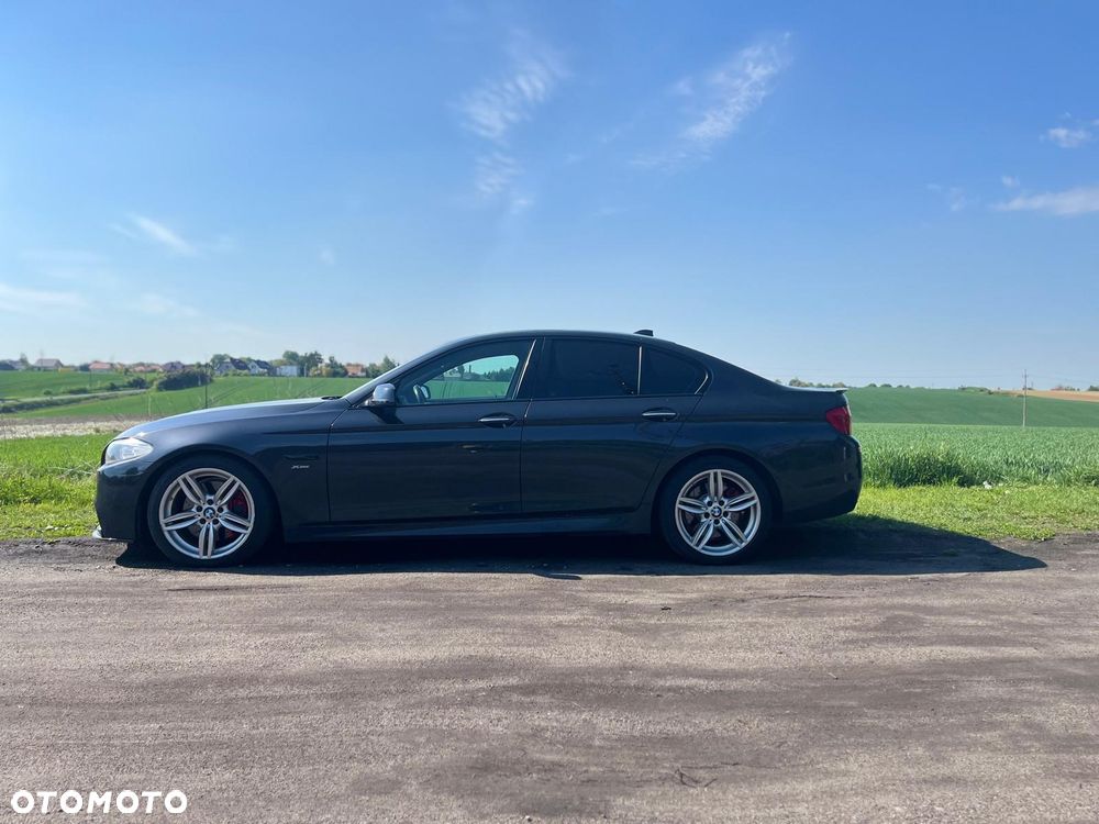 BMW Seria 5 550i xDrive Sport-Aut - 2
