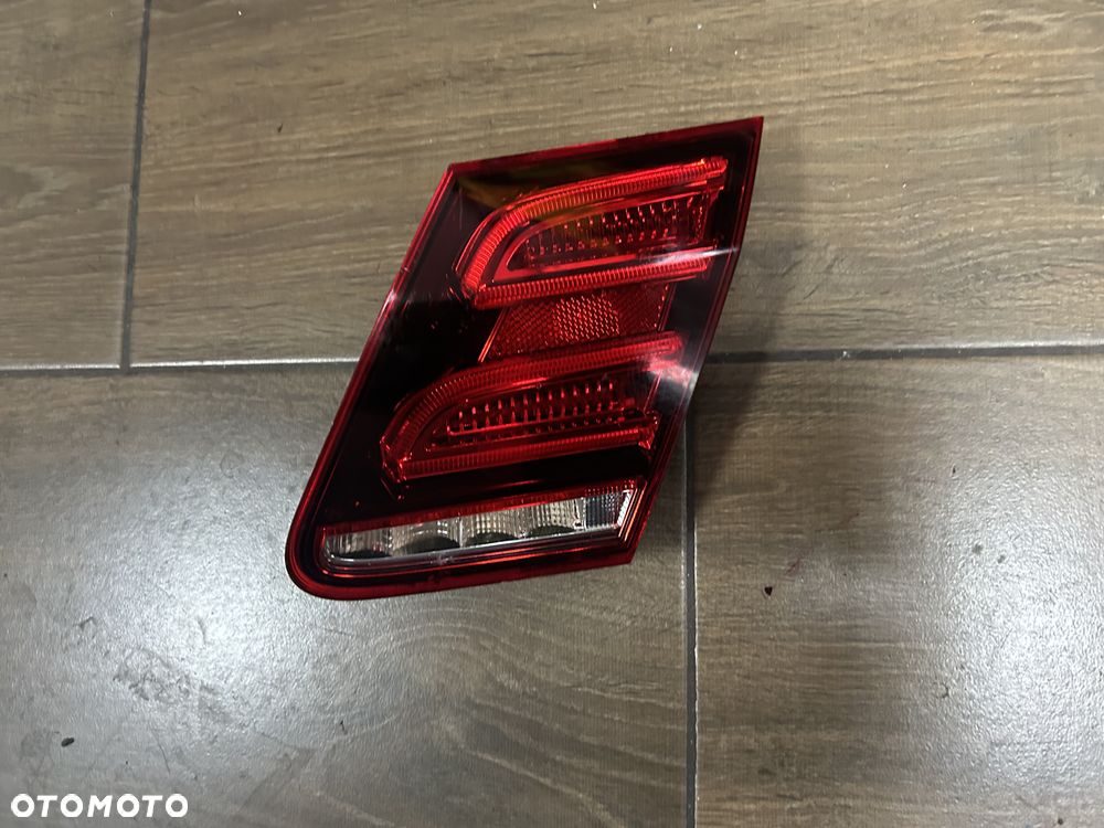 MERCEDES E KLASA W212 LIFT 13-16 LAMPA TYLNA W KLAPĘ SEDAN PR.IGLA ORG - 1