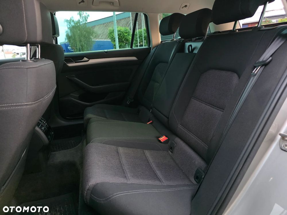 Volkswagen Passat 2.0 TDI SCR DSG Comfortline - 14