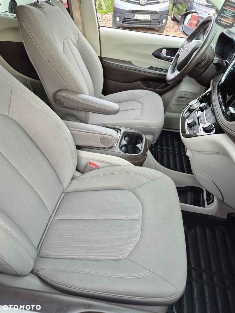 Chrysler Pacifica - 24