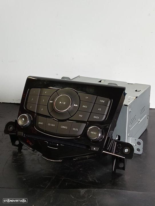 SISTEMA DE ÁUDIO RÁDIO CD CHEVROLET CRUZE - 1