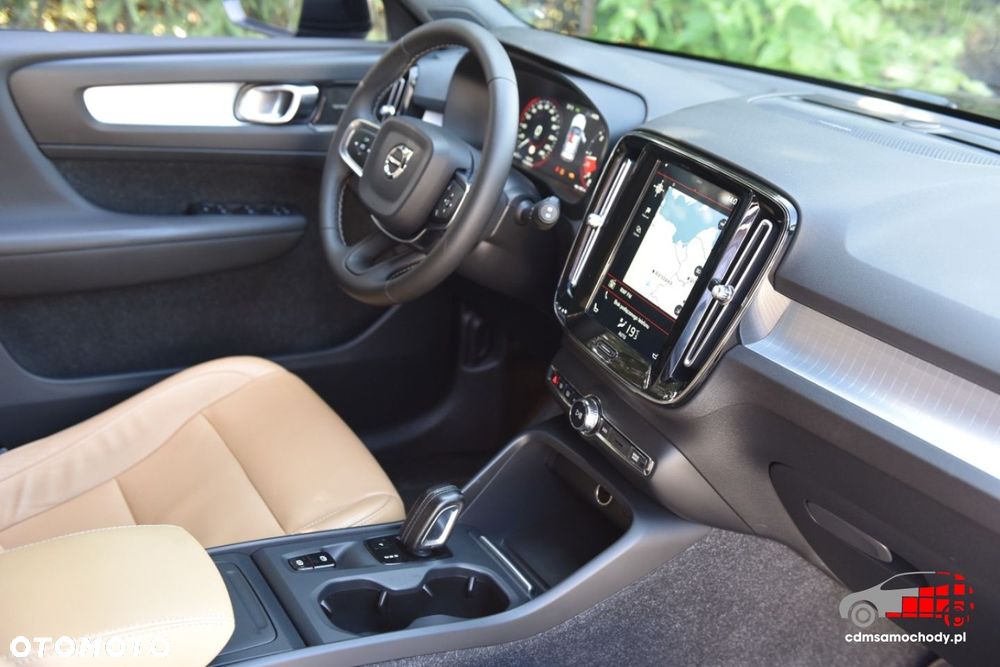 Volvo XC 40 - 25