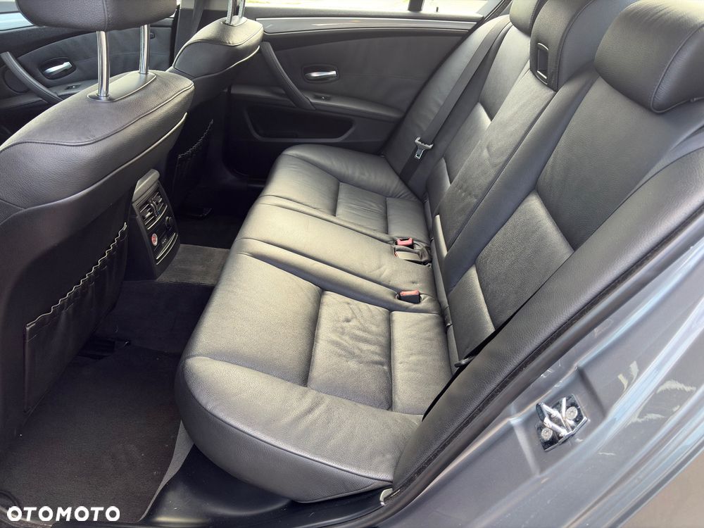 BMW Seria 5 525i - 25
