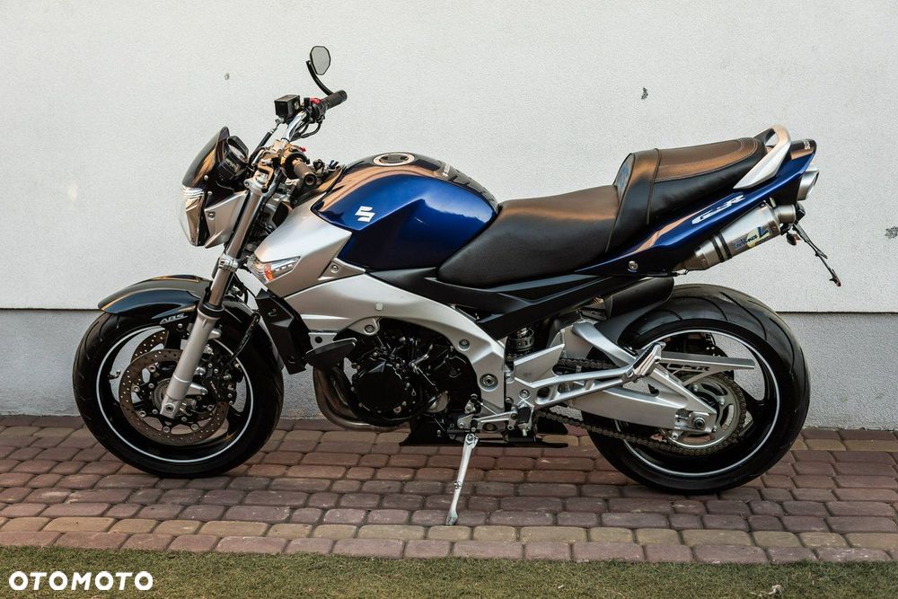 Suzuki GSR - 6