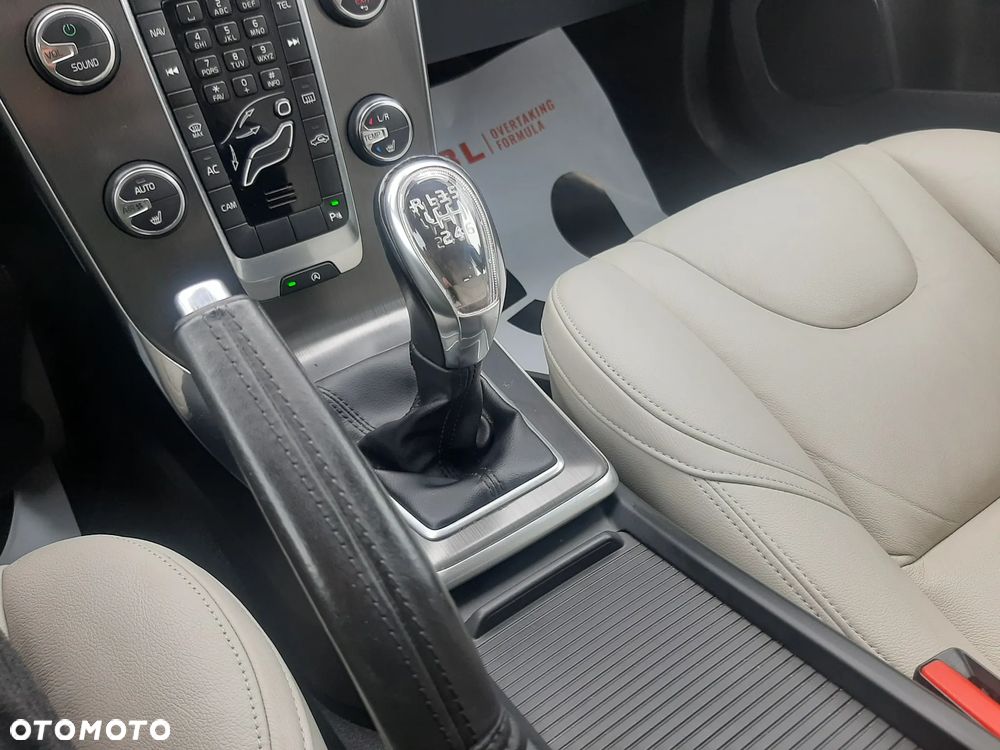 Volvo V40 D2 Summum - 13