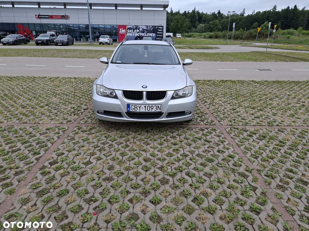 BMW Seria 3 318i - 5