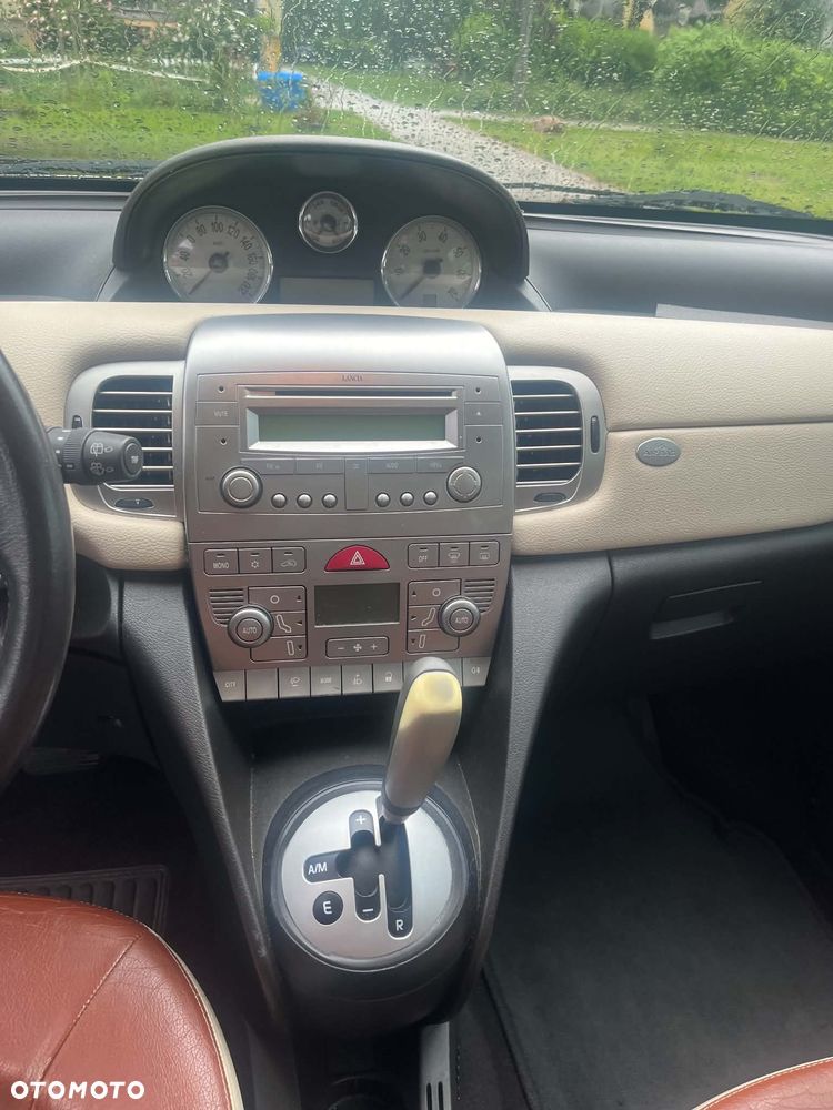 Lancia Ypsilon - 4